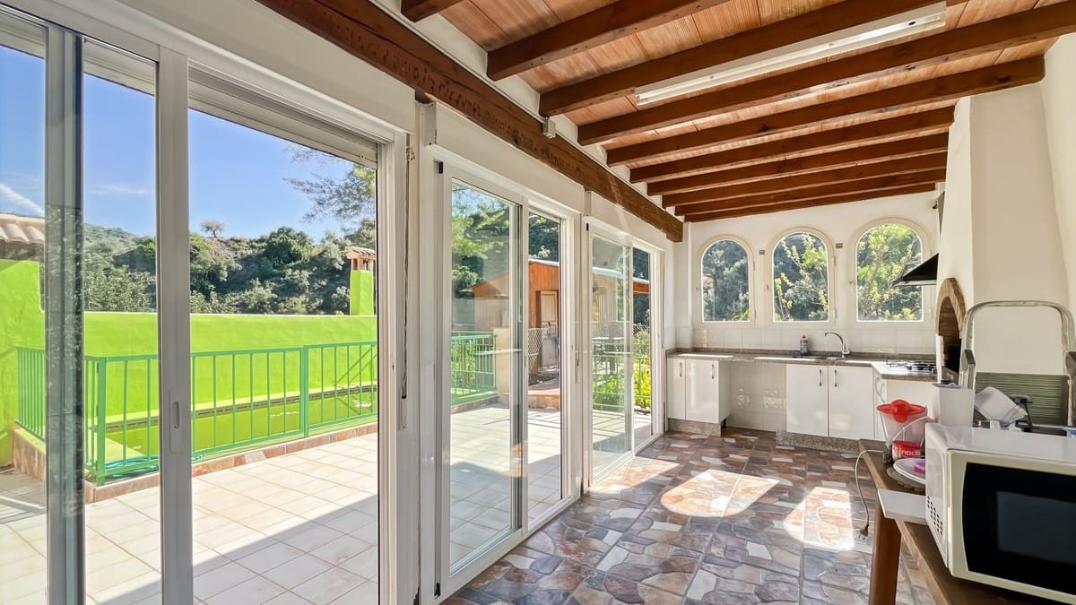 4 soveværelse Finca/Landehus til salg i Comares med swimmingpool garage - € 295.000 (Ref: 9824083)
