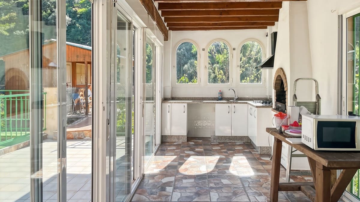 4 soveværelse Finca/Landehus til salg i Comares med swimmingpool garage - € 295.000 (Ref: 9824083)