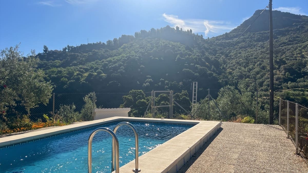 4 soveværelse Finca/Landehus til salg i Comares med swimmingpool garage - € 295.000 (Ref: 9824083)