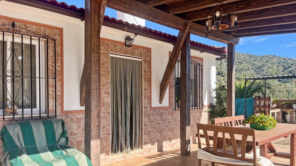4 soveværelse Finca/Landehus til salg i Comares med swimmingpool garage - € 295.000 (Ref: 9824083)