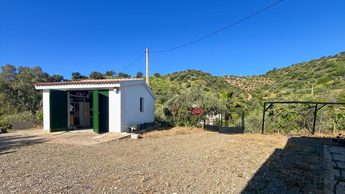 4 soveværelse Finca/Landehus til salg i Comares med swimmingpool garage - € 295.000 (Ref: 9824083)