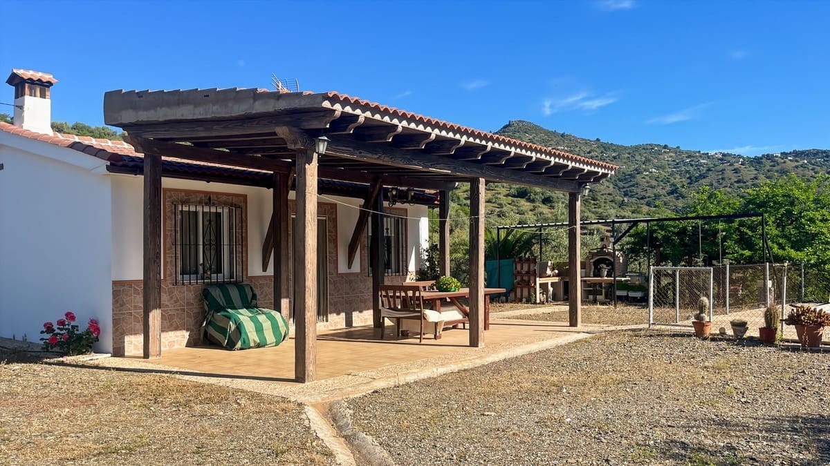 4 soveværelse Finca/Landehus til salg i Comares med swimmingpool garage - € 295.000 (Ref: 9824083)