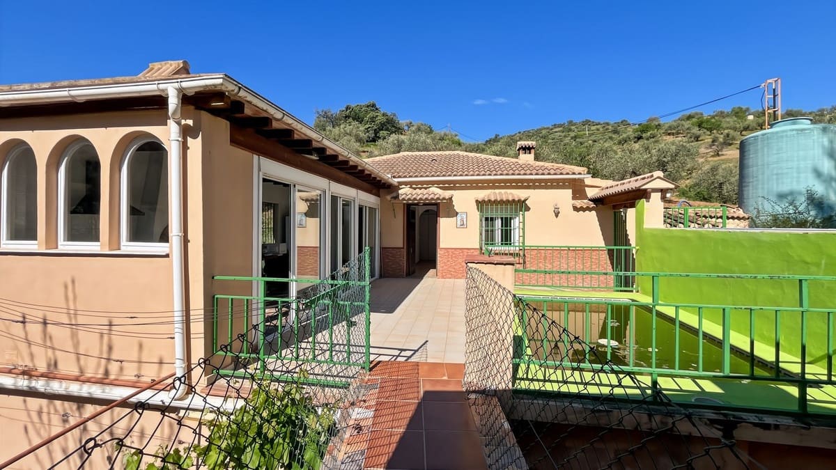 4 soveværelse Finca/Landehus til salg i Comares med swimmingpool garage - € 295.000 (Ref: 9824083)