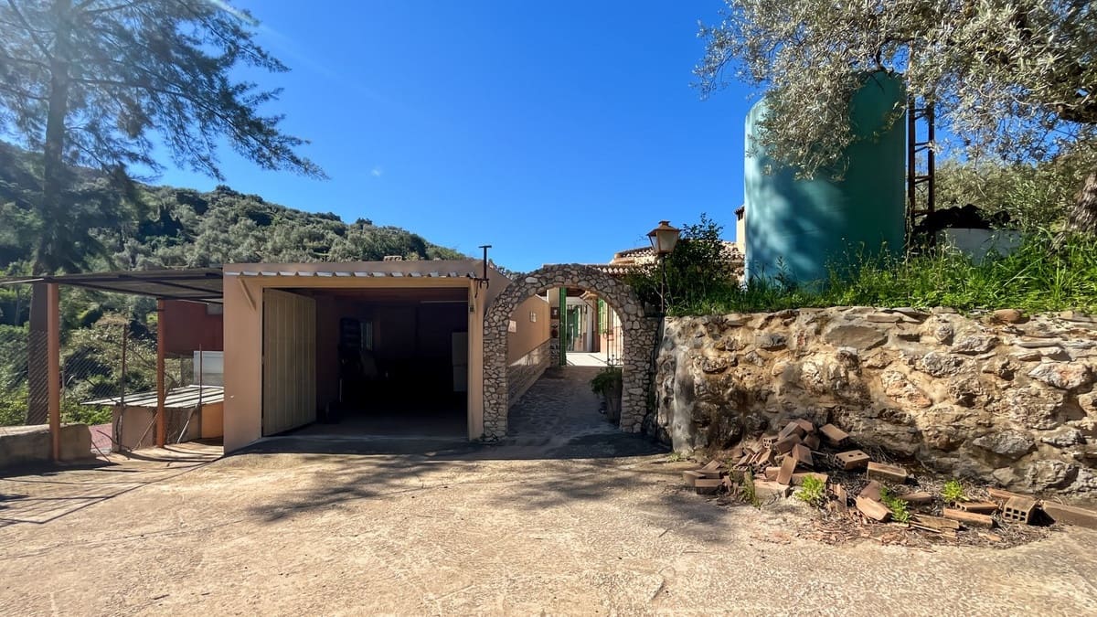 4 soveværelse Finca/Landehus til salg i Comares med swimmingpool garage - € 295.000 (Ref: 9824083)