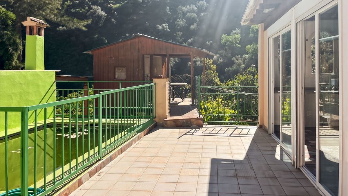 4 soveværelse Finca/Landehus til salg i Comares med swimmingpool garage - € 295.000 (Ref: 9824083)