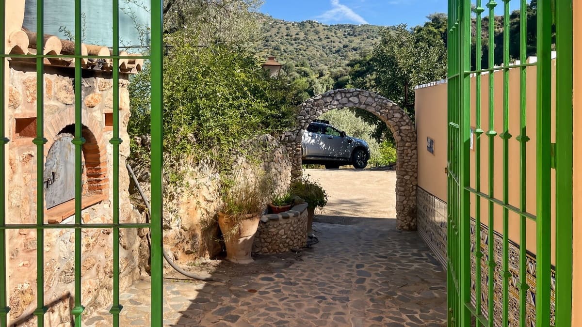 4 soveværelse Finca/Landehus til salg i Comares med swimmingpool garage - € 295.000 (Ref: 9824083)