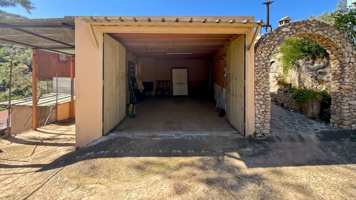 4 soveværelse Finca/Landehus til salg i Comares med swimmingpool garage - € 295.000 (Ref: 9824083)