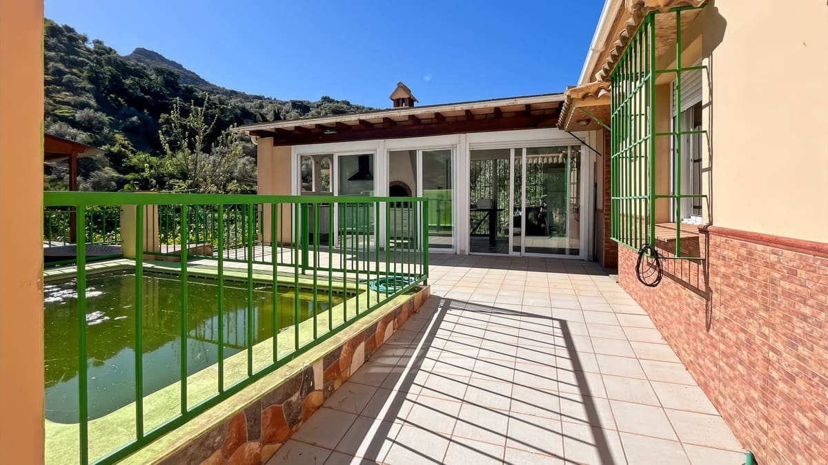 4 soveværelse Finca/Landehus til salg i Comares med swimmingpool garage - € 295.000 (Ref: 9824083)