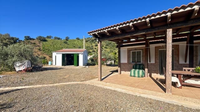 4 soveværelse Finca/Landehus til salg i Comares med swimmingpool garage - € 295.000 (Ref: 9824083)
