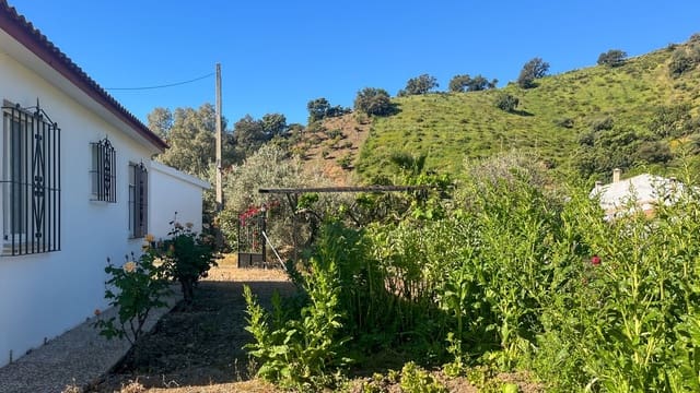 4 soveværelse Finca/Landehus til salg i Comares med swimmingpool garage - € 295.000 (Ref: 9824083)