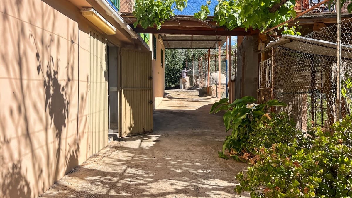 4 soveværelse Finca/Landehus til salg i Comares med swimmingpool garage - € 295.000 (Ref: 9824083)