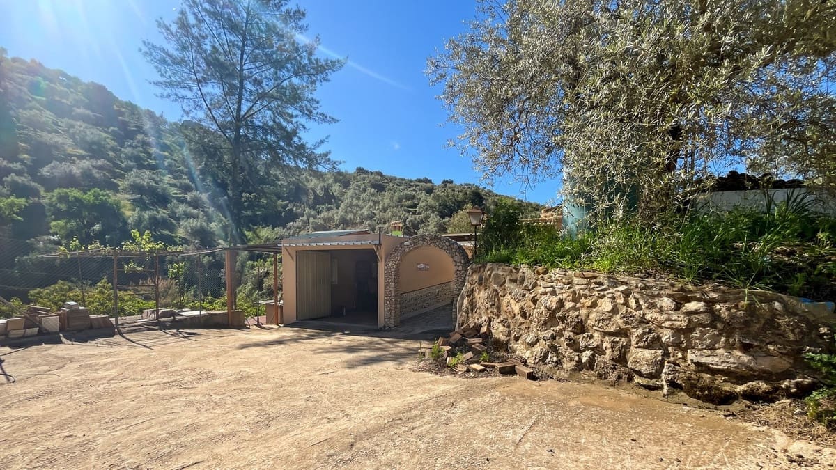 4 soveværelse Finca/Landehus til salg i Comares med swimmingpool garage - € 295.000 (Ref: 9824083)