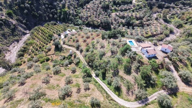 4 soveværelse Finca/Landehus til salg i Comares med swimmingpool garage - € 295.000 (Ref: 9824083)