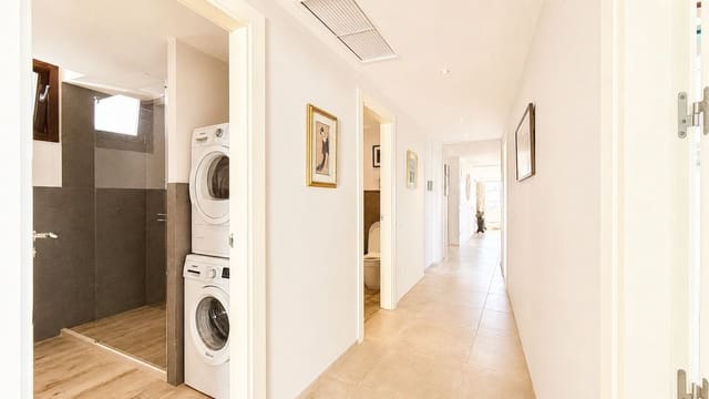 3 chambre Penthouse à vendre à Los Monteros, Marbella avec piscine garage - 789 000 € (Ref: 9827963)