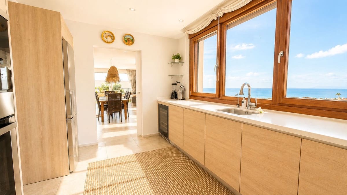 3 chambre Penthouse à vendre à Los Monteros avec piscine garage - 789 000 € (Ref: 9827963)