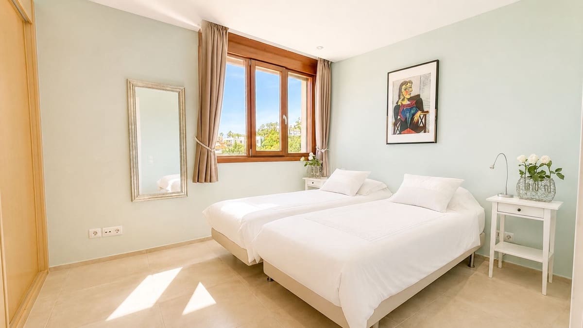 3 chambre Penthouse à vendre à Los Monteros avec piscine garage - 789 000 € (Ref: 9827963)