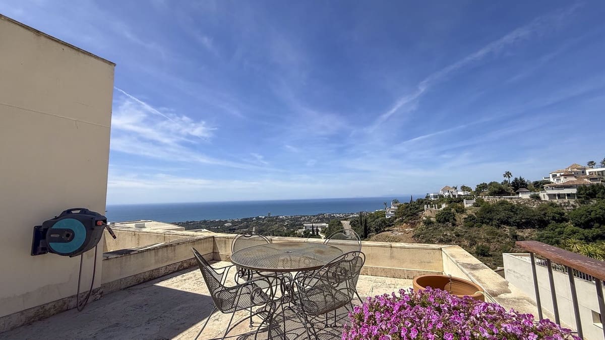3 chambre Penthouse à vendre à Los Monteros avec piscine garage - 789 000 € (Ref: 9827963)