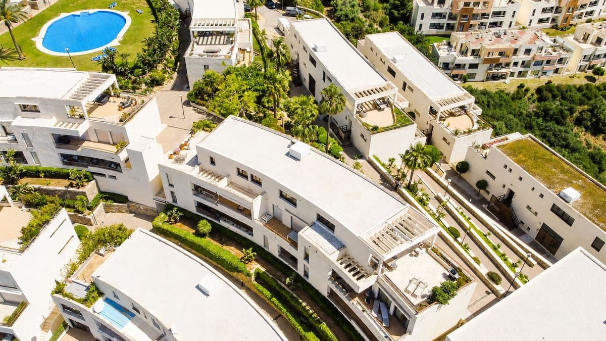 3 chambre Penthouse à vendre à Los Monteros avec piscine garage - 789 000 € (Ref: 9827963)