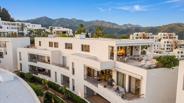 3 chambre Penthouse à vendre à Los Monteros, Marbella avec piscine garage - 789 000 € (Ref: 9827963)