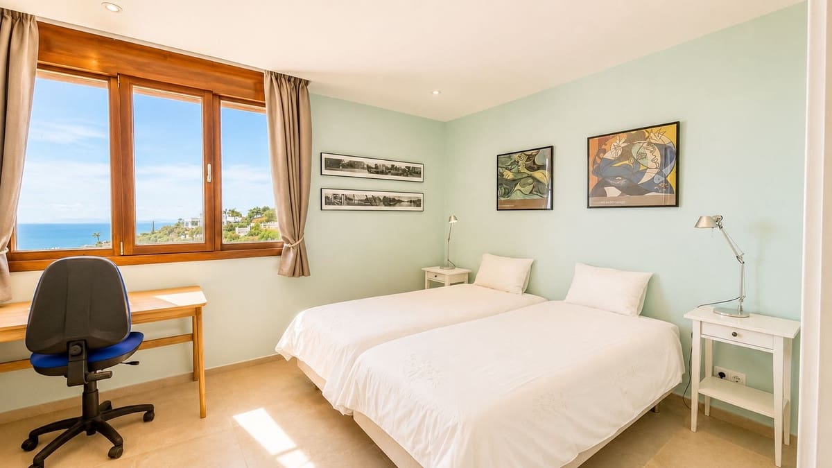 3 chambre Penthouse à vendre à Los Monteros avec piscine garage - 789 000 € (Ref: 9827963)
