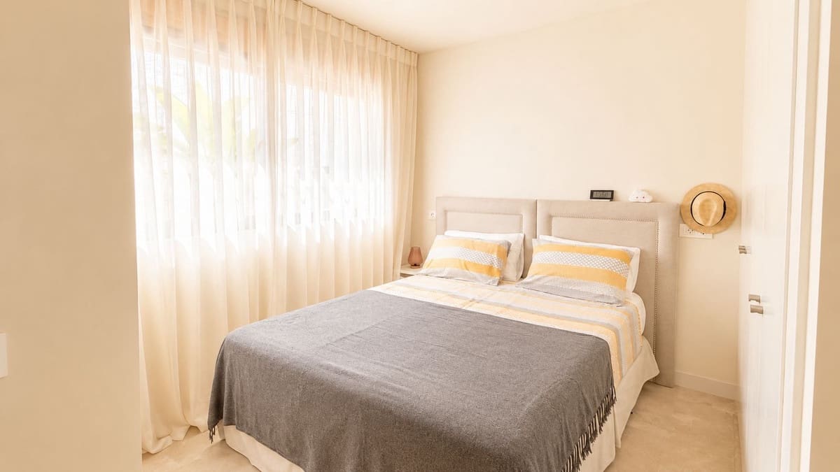 4 sypialnia Dom na sprzedaż w La Cala de Mijas z basenem garażem - 999 000 € (Ref: 9832058)