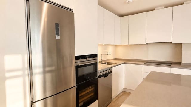 4 sypialnia Dom na sprzedaż w La Cala de Mijas, Mijas z basenem garażem - 999 000 € (Ref: 9832058)