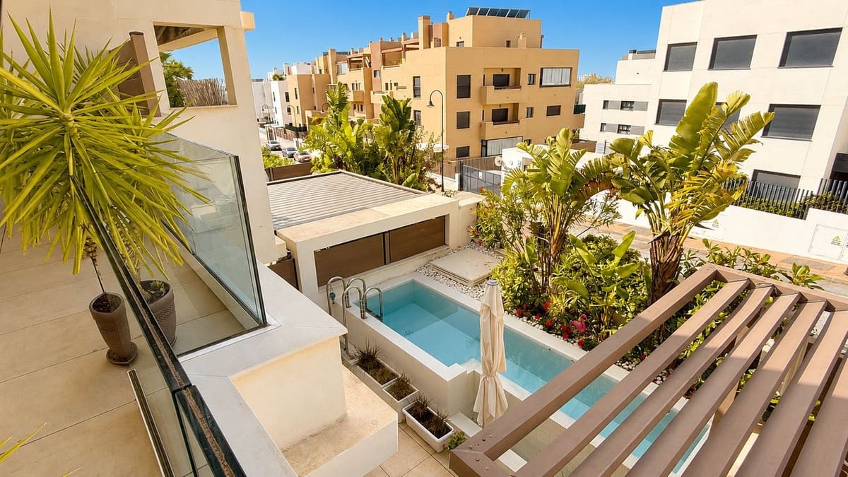 4 sypialnia Dom na sprzedaż w La Cala de Mijas z basenem garażem - 999 000 € (Ref: 9832058)