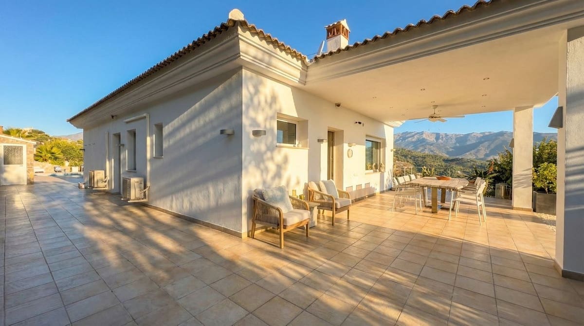 4 chambre Villa/Maison à vendre à Guaro avec piscine garage - 925 000 € (Ref: 9844423)