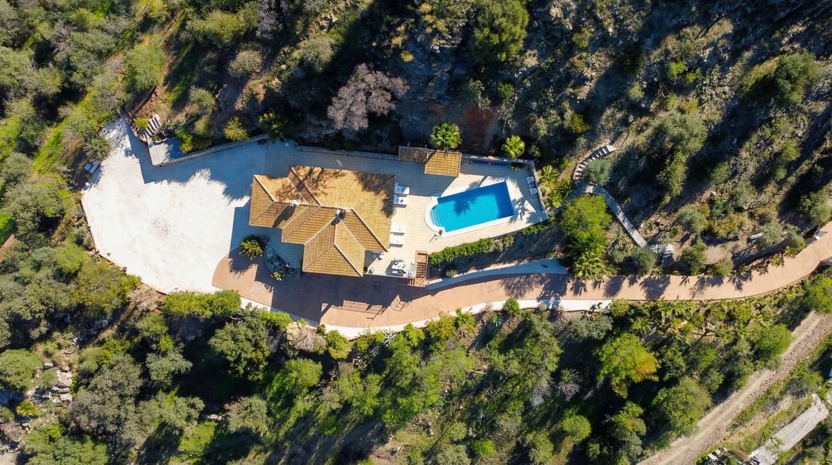 4 chambre Villa/Maison à vendre à Guaro avec piscine garage - 925 000 € (Ref: 9844423)