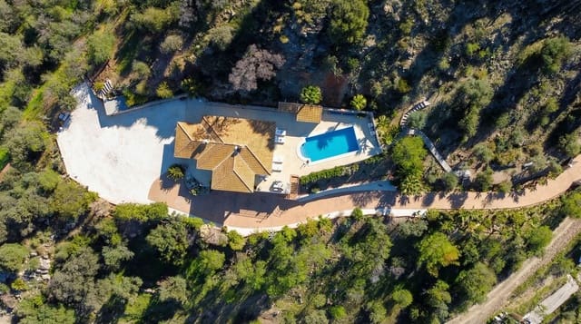 4 chambre Villa/Maison à vendre à Guaro avec piscine garage - 925 000 € (Ref: 9844423)