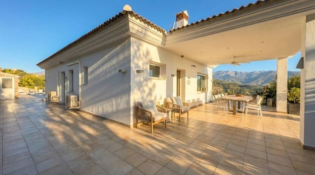 4 sypialnia Willa na sprzedaż w Guaro z basenem garażem - 925 000 € (Ref: 9844423)
