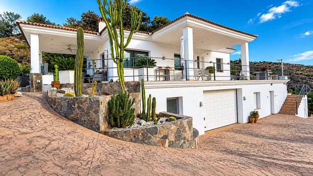 4 sypialnia Willa na sprzedaż w Guaro z basenem garażem - 925 000 € (Ref: 9844423)
