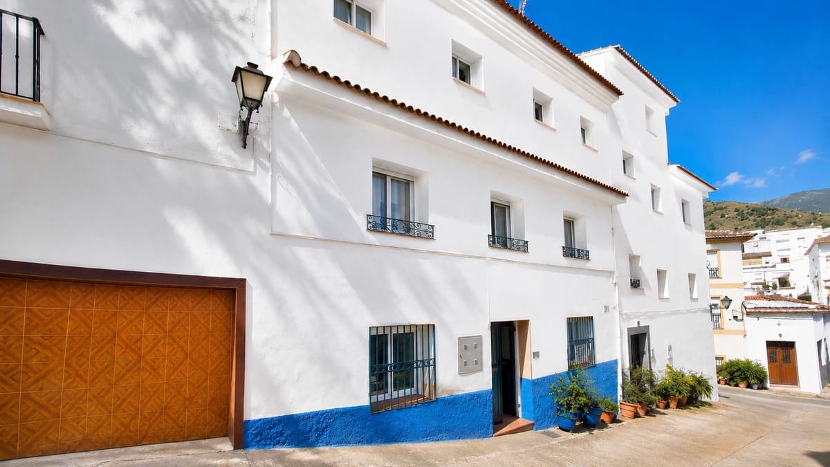 6 chambre Maison de Ville à vendre à Tolox - 260 000 € (Ref: 9883609)