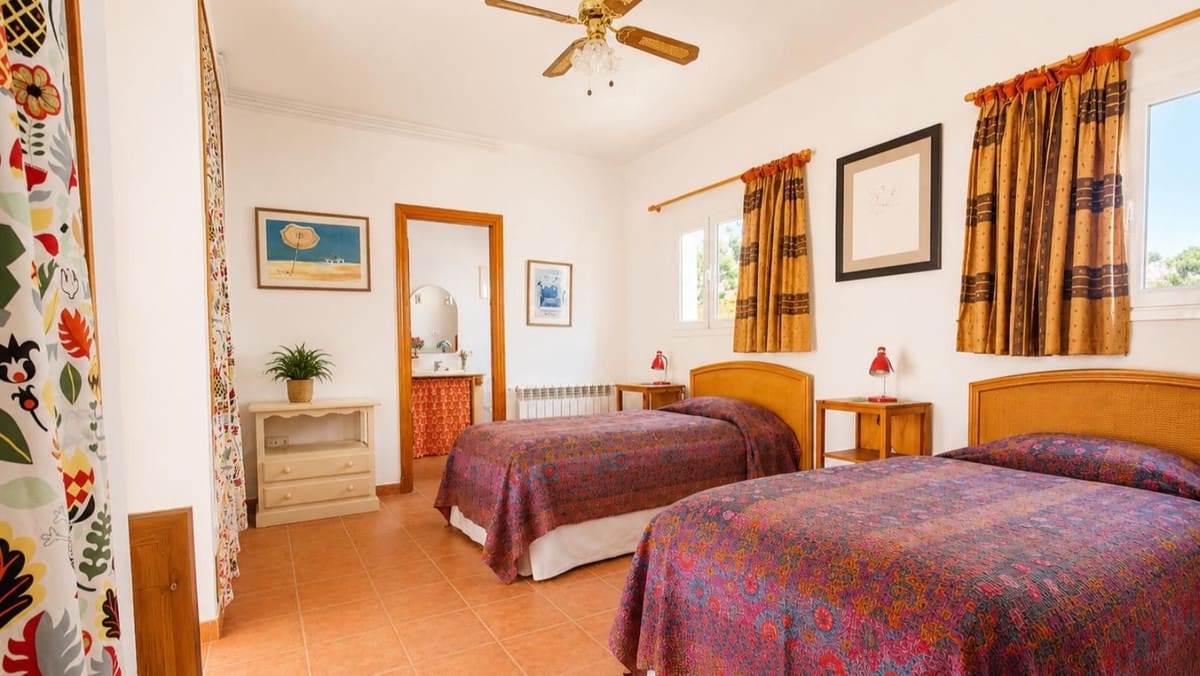 6 chambre Maison de Ville à vendre à Tolox - 260 000 € (Ref: 9883609)