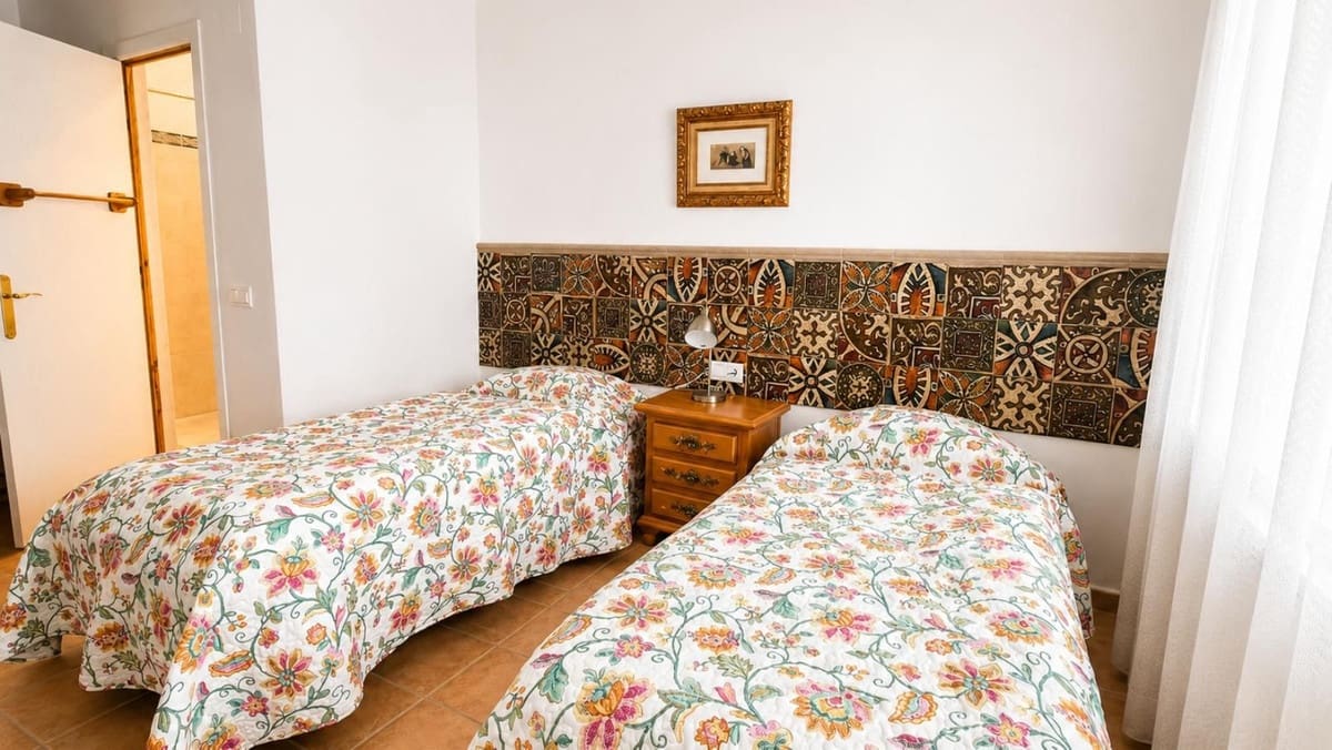 6 chambre Maison de Ville à vendre à Tolox - 260 000 € (Ref: 9883609)
