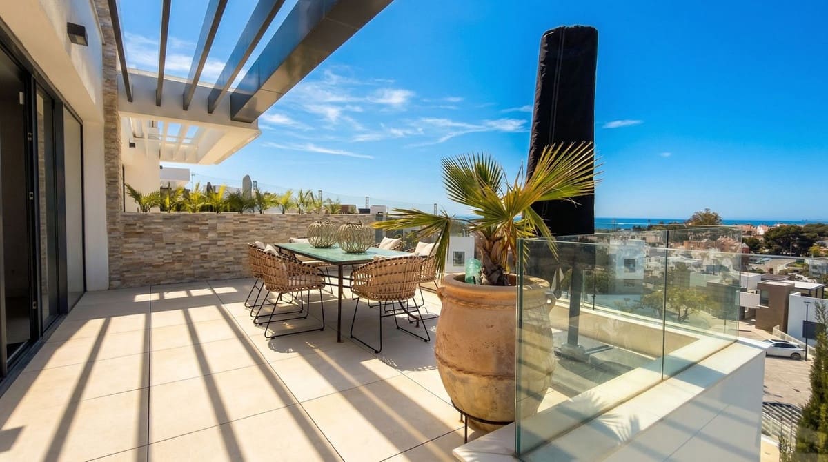 3 soveværelse Lejlighed til salg i Cabopino med swimmingpool garage - € 1.199.000 (Ref: 9891256)