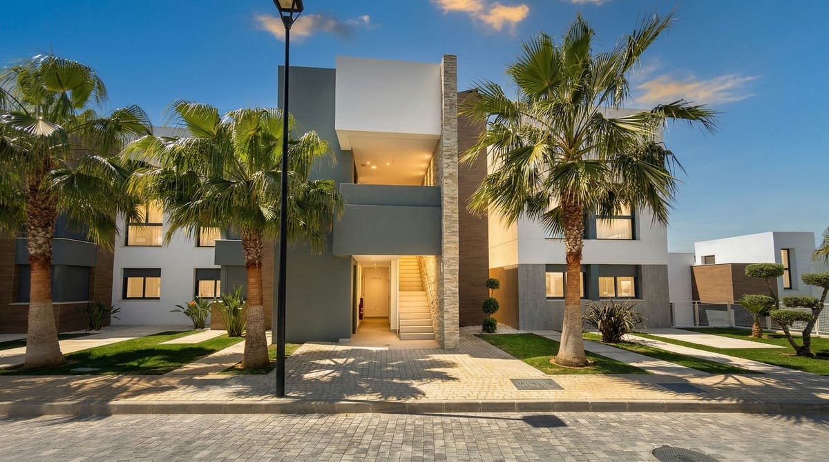 3 soveværelse Lejlighed til salg i Cabopino med swimmingpool garage - € 1.199.000 (Ref: 9891256)