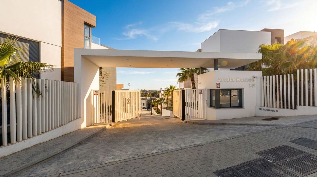 3 soveværelse Lejlighed til salg i Cabopino med swimmingpool garage - € 1.199.000 (Ref: 9891256)