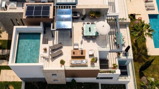3 soveværelse Lejlighed til salg i Cabopino, Marbella med swimmingpool garage - € 1.199.000 (Ref: 9891256)