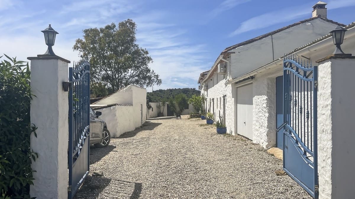 8 bedroom Finca/Country House for sale in Casabermeja with pool garage - € 895,000 (Ref: 9895293)