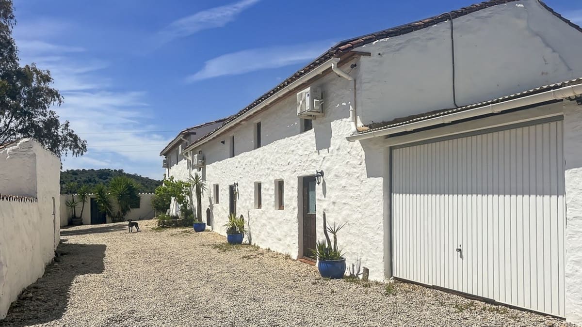 8 bedroom Finca/Country House for sale in Casabermeja with pool garage - € 895,000 (Ref: 9895293)