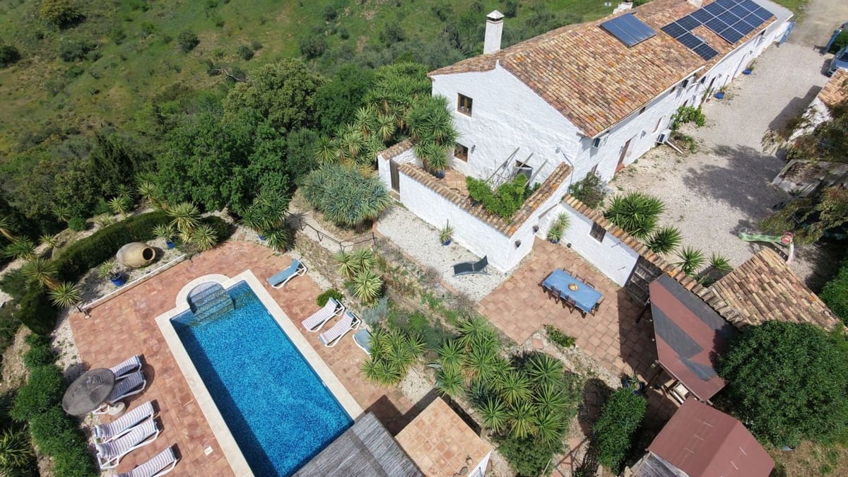 8 bedroom Finca/Country House for sale in Casabermeja with pool garage - € 895,000 (Ref: 9895293)