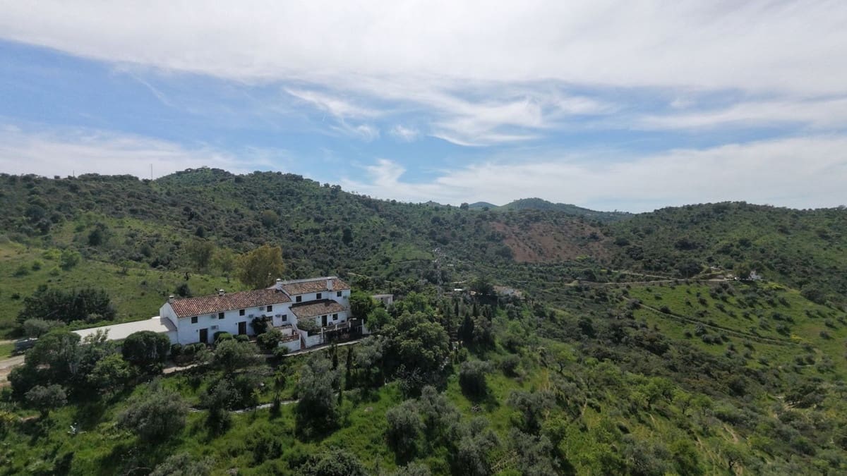 8 bedroom Finca/Country House for sale in Casabermeja with pool garage - € 895,000 (Ref: 9895293)