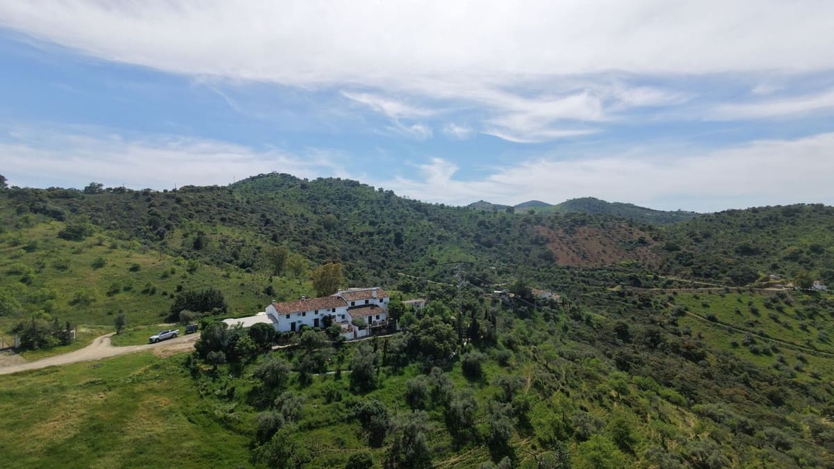 8 bedroom Finca/Country House for sale in Casabermeja with pool garage - € 895,000 (Ref: 9895293)