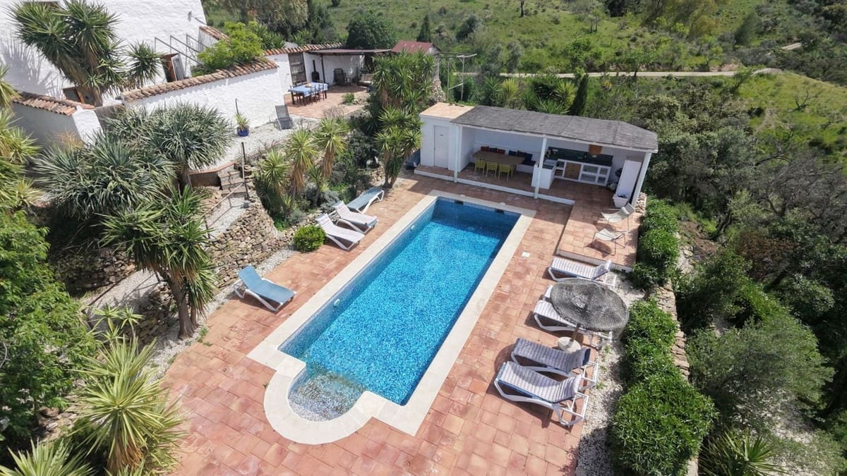 8 bedroom Finca/Country House for sale in Casabermeja with pool garage - € 895,000 (Ref: 9895293)