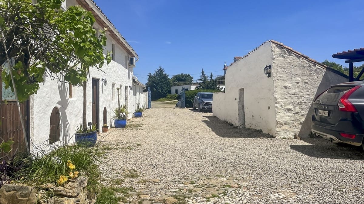 8 bedroom Finca/Country House for sale in Casabermeja with pool garage - € 895,000 (Ref: 9895293)