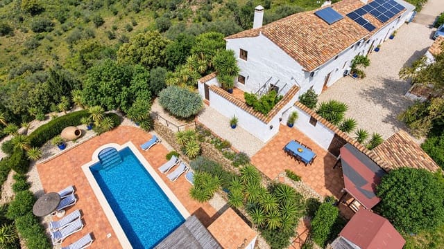 Finca/Casa Rural de 8 habitaciones en Casabermeja en venta con piscina garaje - 849.000 € (Ref: 9895293)