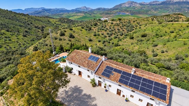 Finca/Casa Rural de 8 habitaciones en Casabermeja en venta con piscina garaje - 849.000 € (Ref: 9895293)