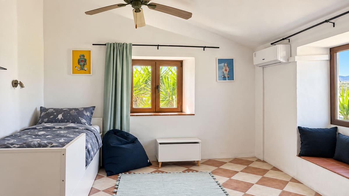 8 slaapkamer Finca/Landhuis te koop in Casabermeja met zwembad garage - € 849.000 (Ref: 9895293)