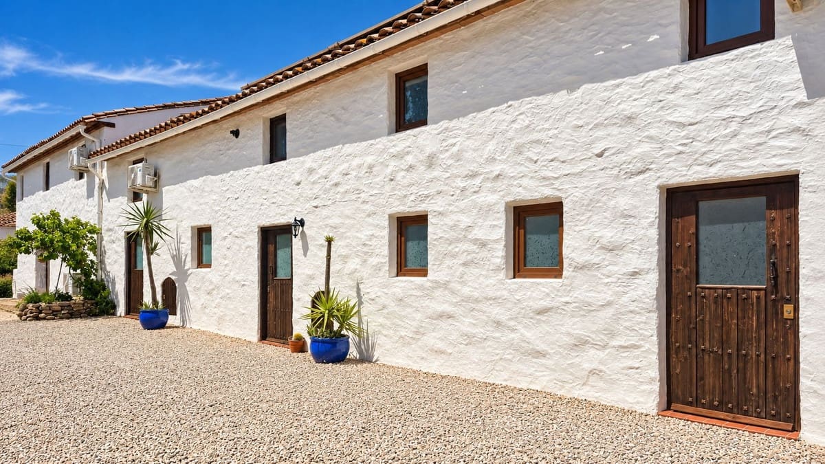 8 slaapkamer Finca/Landhuis te koop in Casabermeja met zwembad garage - € 849.000 (Ref: 9895293)